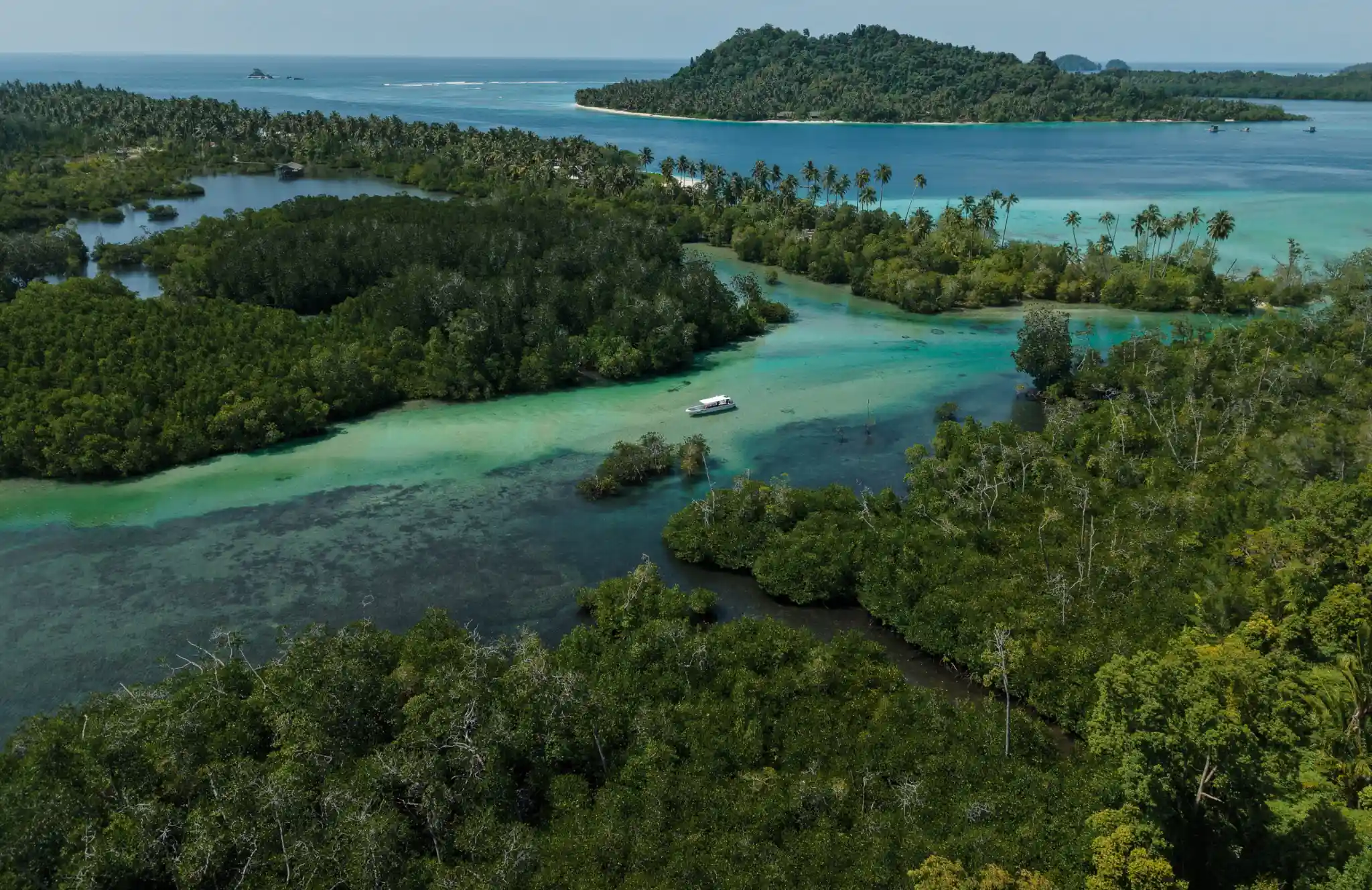 Panorama alam Sumatera Barat — destinasi wisata petualangan Govana Corp