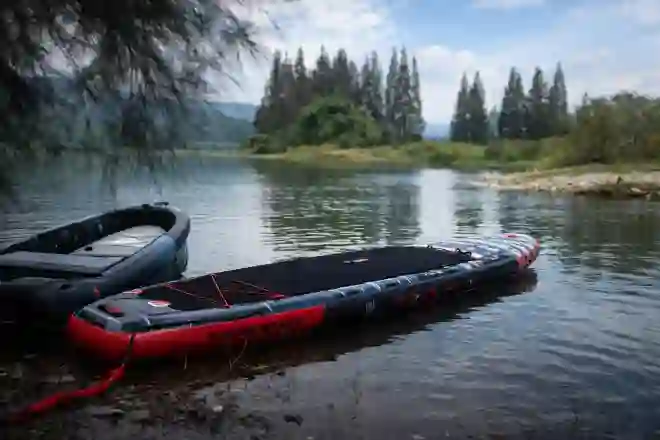 Paddle Board di Danau Lasuang Batu Alahan Panjang