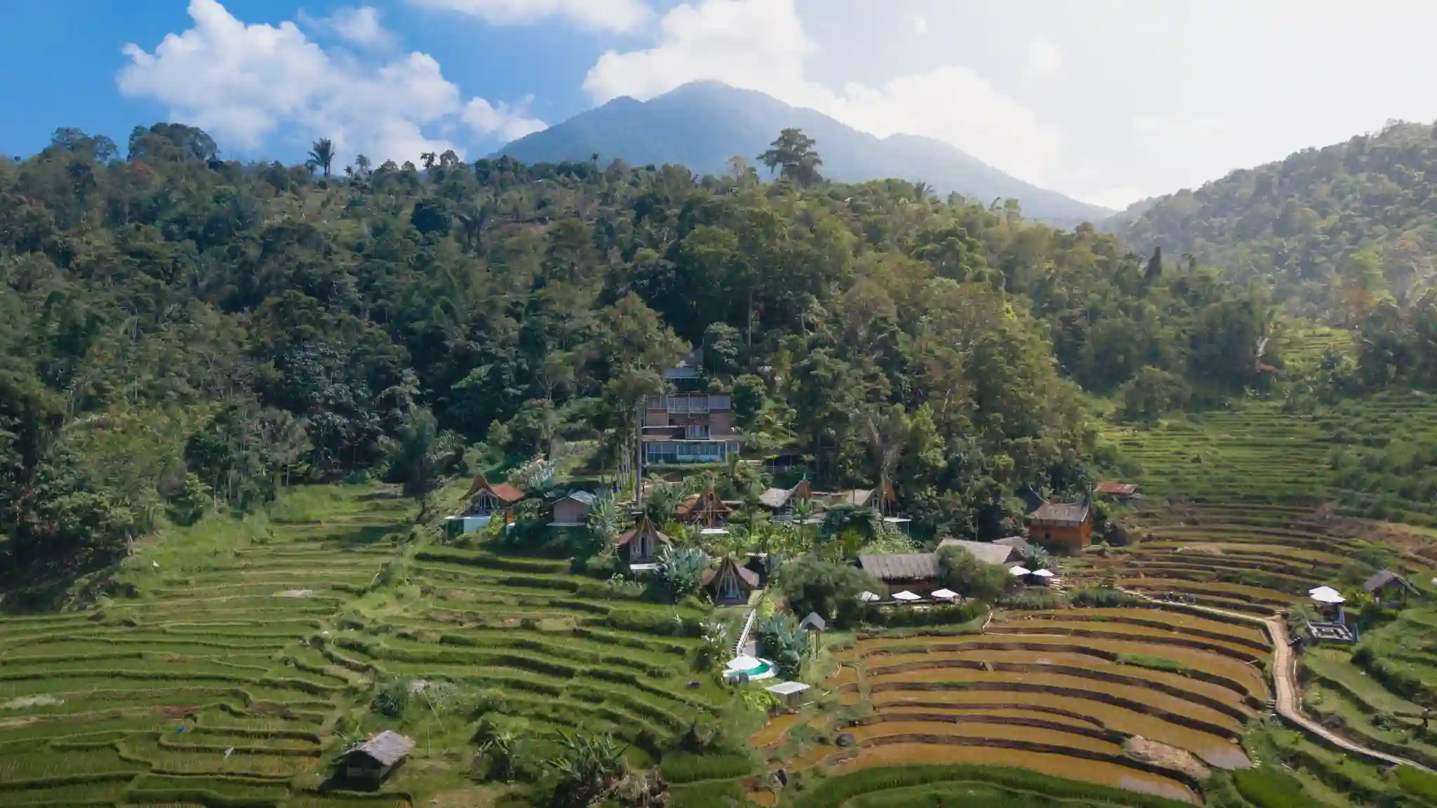 Glamping Romantis Sumbar — Sikabu Glamping Payakumbuh