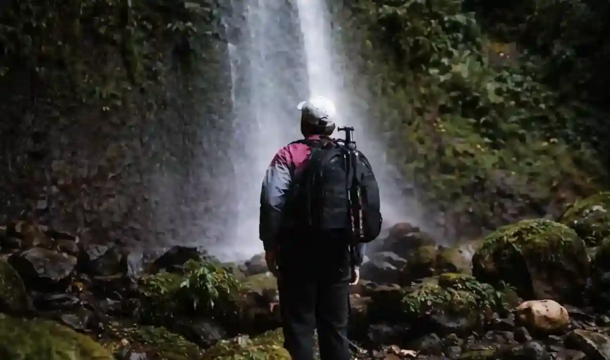 Tracking Air Terjun Wisata alam di sekitar glamping Gunung Sago Sumatera Barat